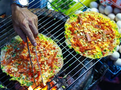  Bánh Tráng Mực Nướng: Một Sự Kết Hợp Đậm Đà Của Hương Vị Biển Và Khéo Léo Xếp Xẻn